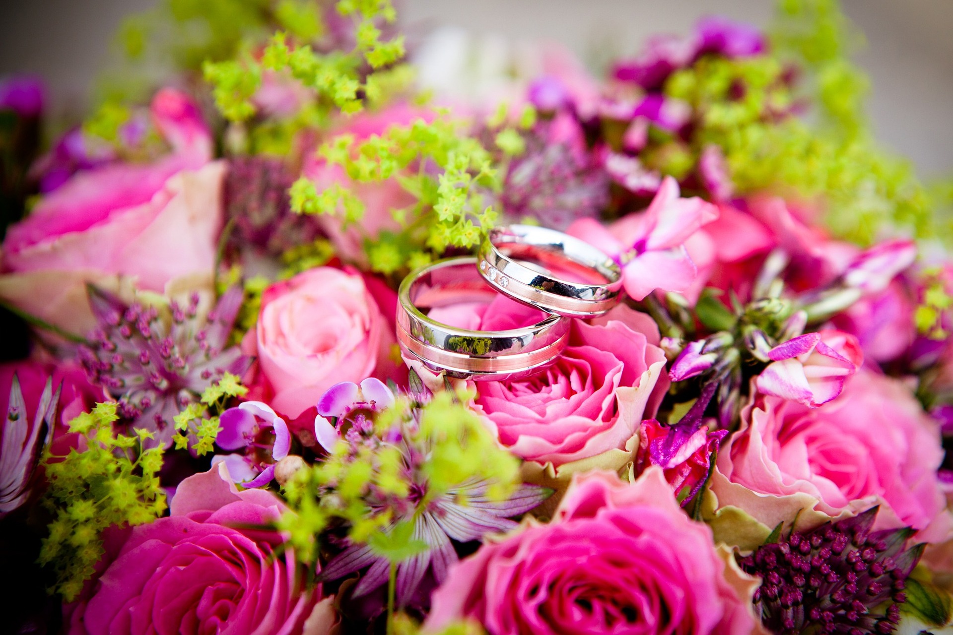 Jak wybrać odpowiednie kwiaty na ślub post thumbnail image